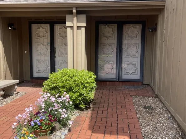 8201 E Harry St APT 1405, Wichita, KS 67207