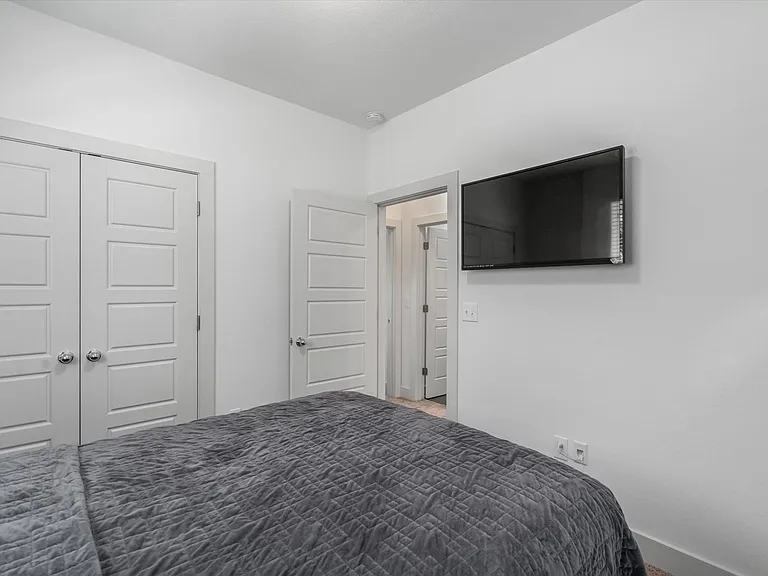 7407 Oberon St — Photo 16