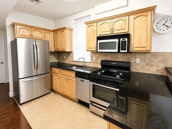 2nd image of 395 2nd St #302