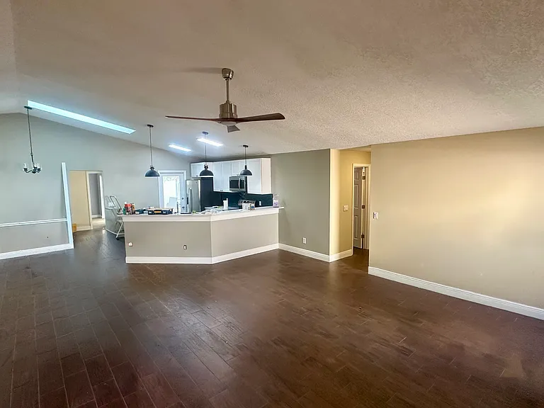 Great room perfect for entertaining. New appliances.