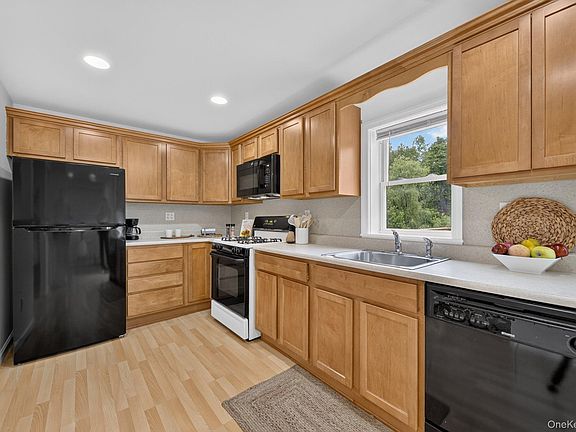 4th image of 72 Furnace Dock Road