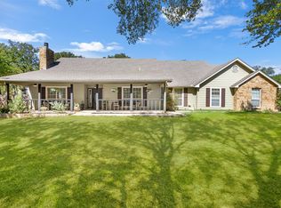 512 Post Oak Dr, Newark, TX 76071