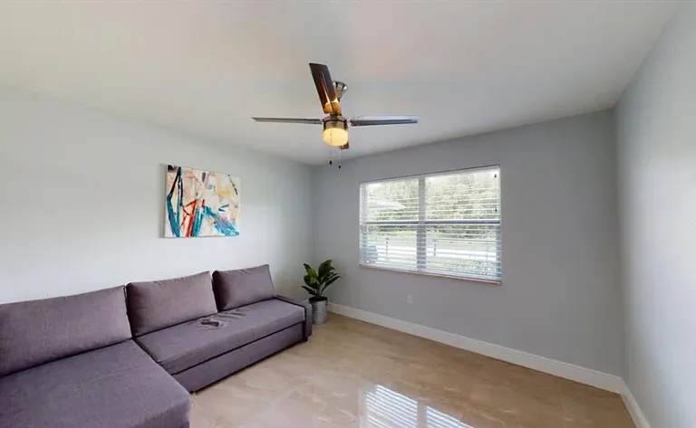 2558 Rosery Rd E — Photo 14