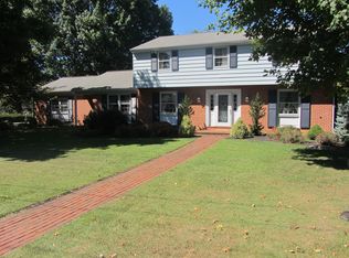 591 Valley View Dr, New Holland, PA 17557