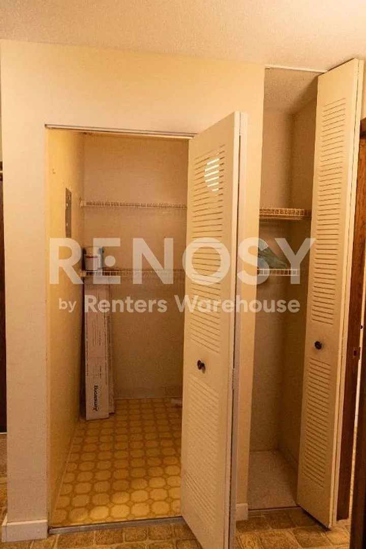 Available Now Spacious 1 bedroom 1 bath lower level Condo in Richfield -- 55+ — Photo 2