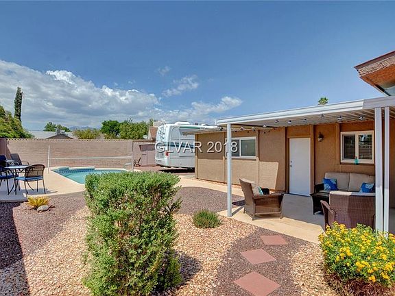 3rd image of 240 Windsong Ct