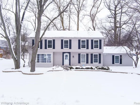 4416 Yorktown Dr, West Bloomfield, MI 48323