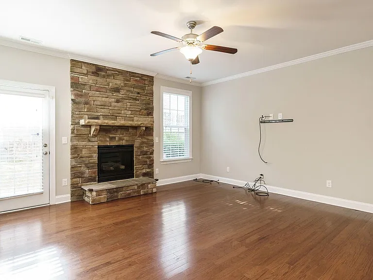 Living room (TV wall mount)