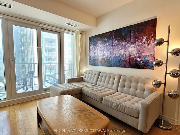 5th image of 234 Rideau St #607