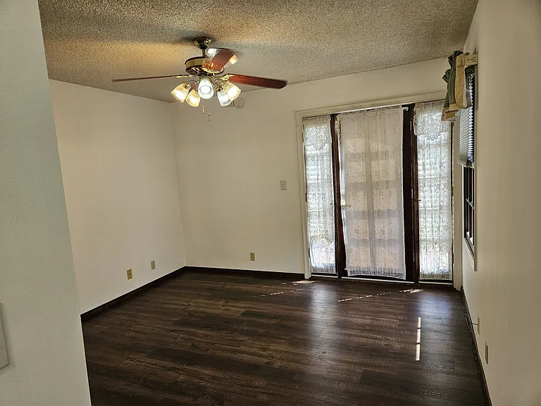 504 E Dalton Ave — Photo 10