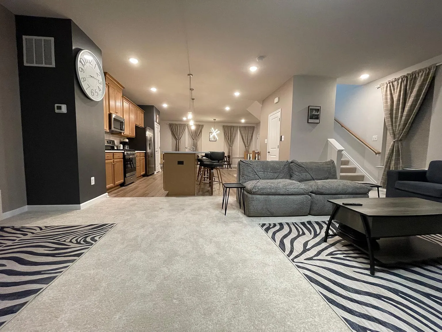 3 bed, 2.5 bath, 2220 sqft, $6,000 — Photo 1