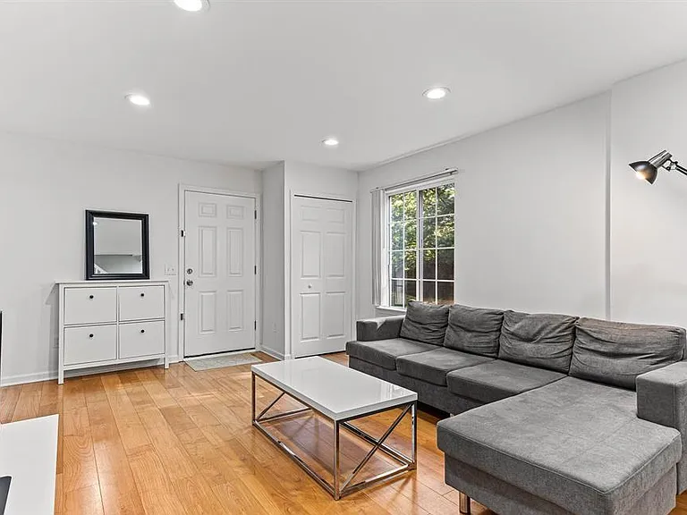 47086 Auburn Ct — Photo 3
