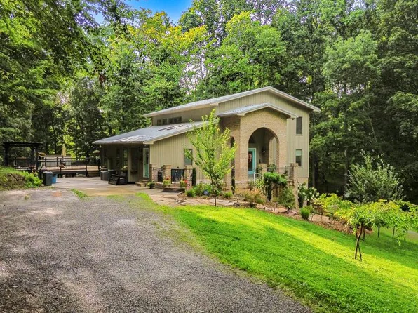 11980 Waterhouse Ln, Glade Spring, VA 24340