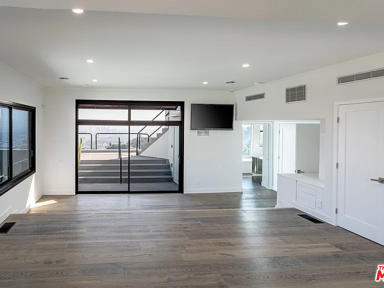 8424 Grand View Dr — Photo 14