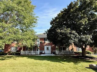 Laurel Lake Condominium Associ, Thiensville, WI 53092