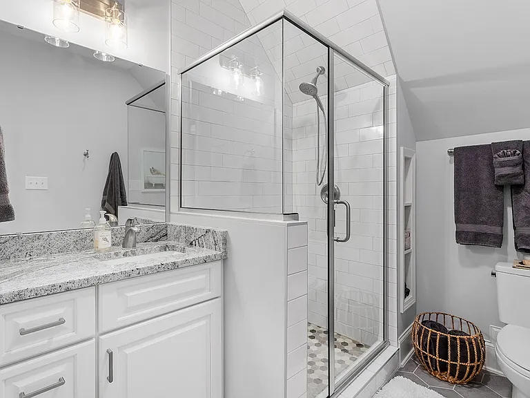 109 Grosvenor Dr — Photo 10