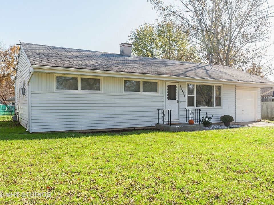 Lovely Lake Villa ranch style home, move in ready!