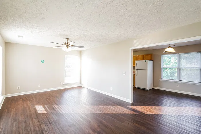 3 bed, 2.0 bath, 2000 sqft, $2,245 — Photo 4