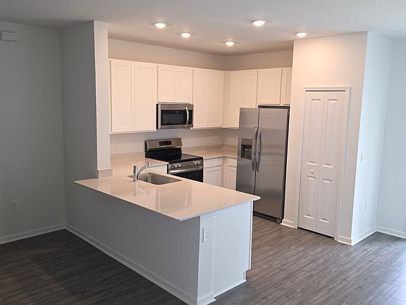 5th image of 4942 SW 81st St