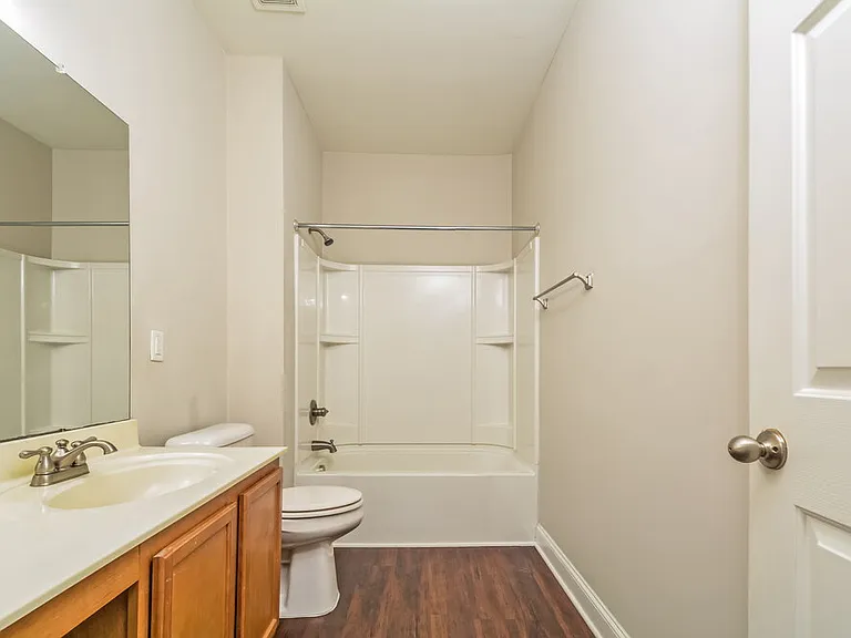 233 Norwich Dr — Photo 14