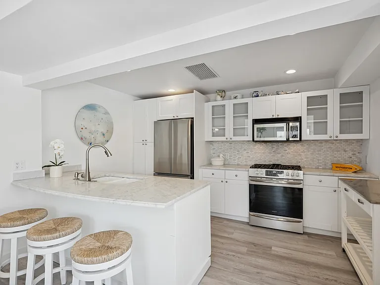 68 Little Neck Rd — Photo 13