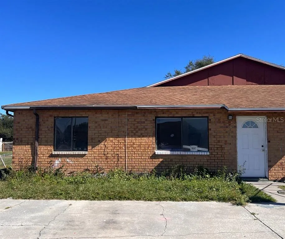 2 bed, 1.0 bath, 900 sqft, $1,050 — Photo 1