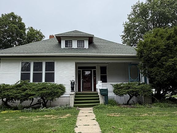 2nd image of 910 N Sycamore St