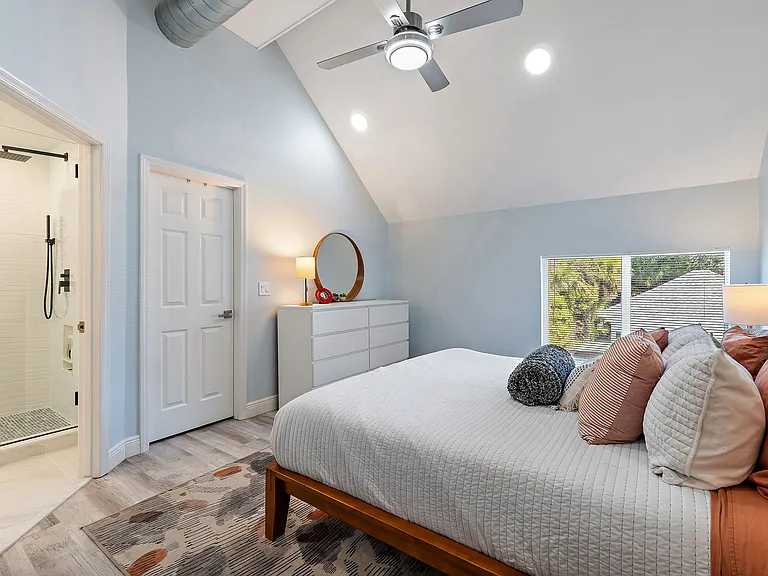 310 SE Denver Ave #2 — Photo 37