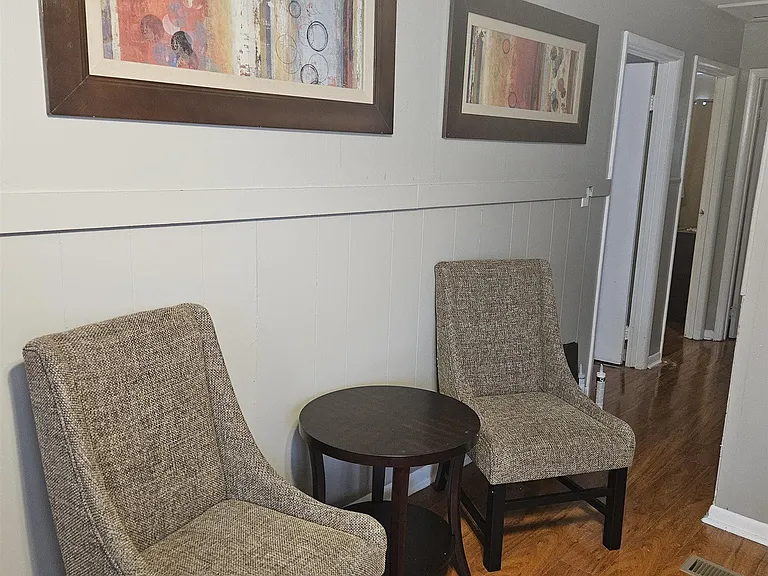 128 Thomas Cir — Photo 4