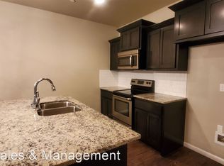 769 SW 14th St, Moore, OK 73160