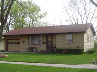 1252 Sunrise Dr, Seward, NE 68434