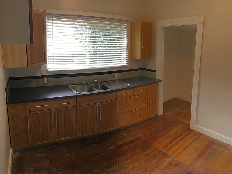 320 N Avenue 52 — Photo 13
