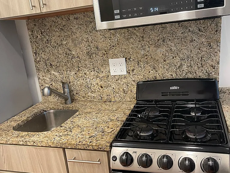 BOSTON COMFORT SUITES — Photo 26