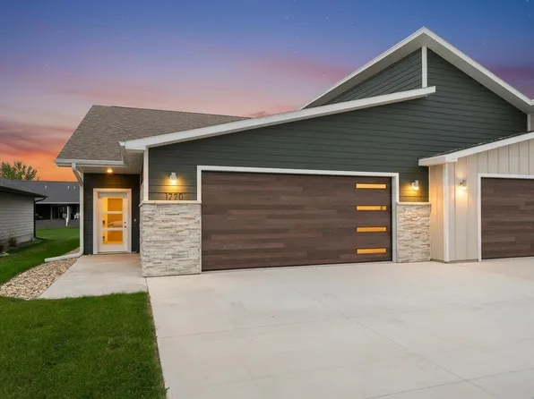 1220 Zitkala Sa Trl, Vermillion, SD 57069