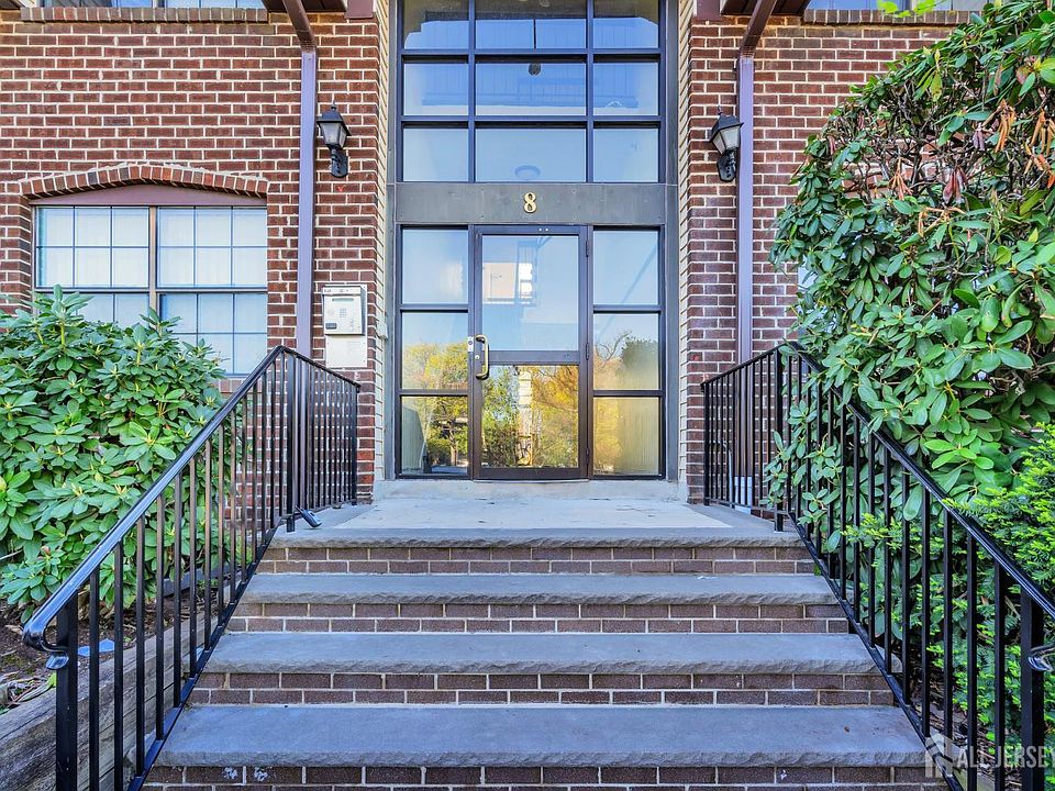 1st image of 812 Green Hollow Dr