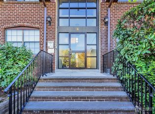 812 Green Hollow Dr, Iselin, NJ 08830