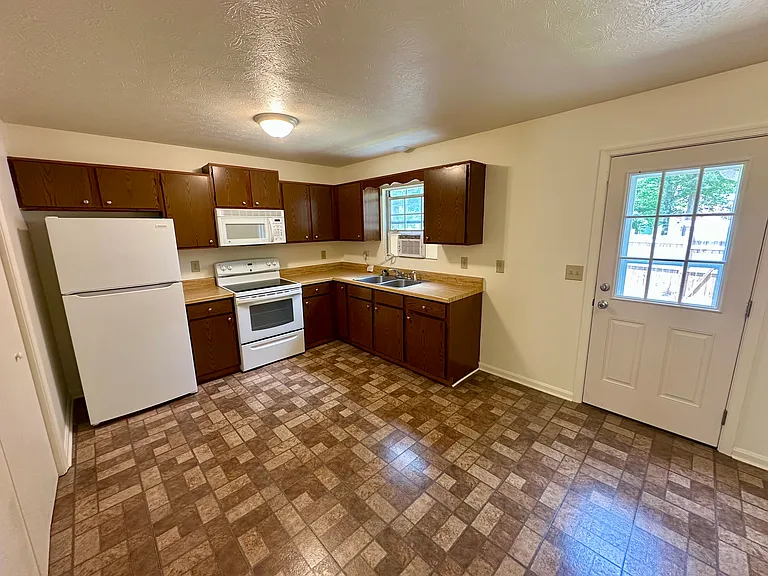 234 Nottoway Dr — Photo 5