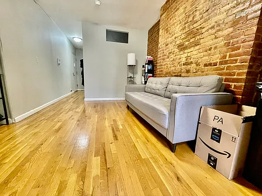 Rented by R New York | media 77