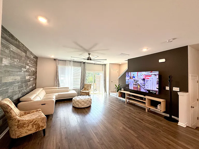 1251 Commack Dr — Photo 23