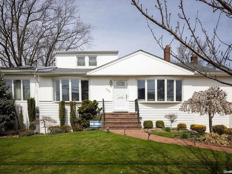 1st image of 526 Redwood Drive