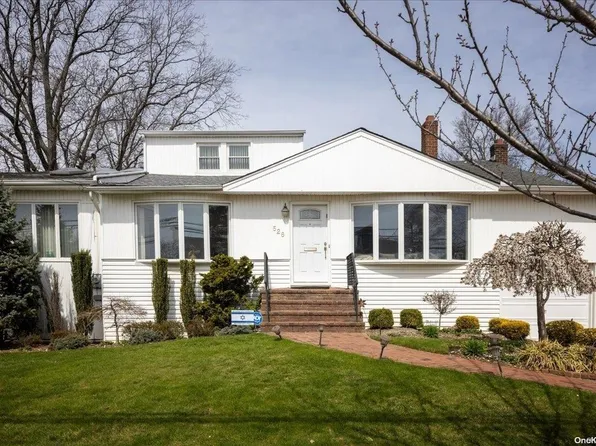 526 Redwood Drive, Cedarhurst, NY 11516