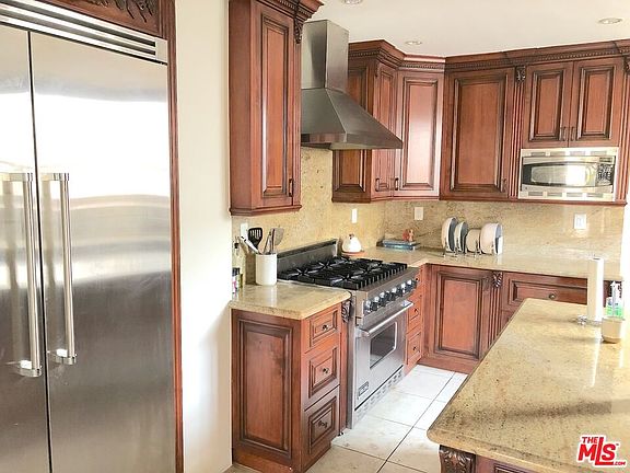 3rd image of 112 N Orange Dr