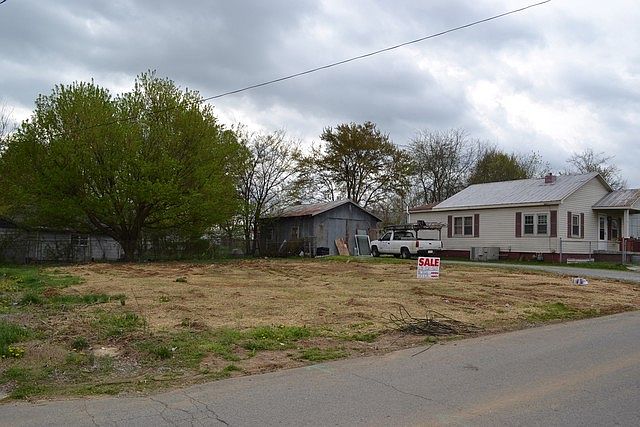 2nd image of 1610 Rose Street