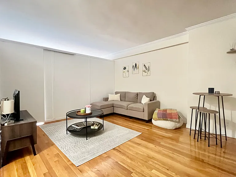 333 E 34th St #14H — Photo 2