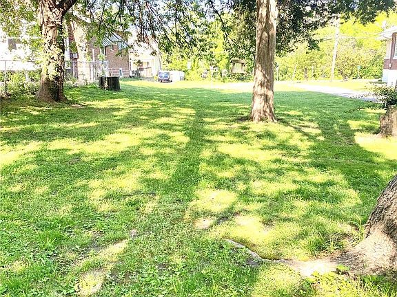 2nd image of 2630 Lyndhurst Ave