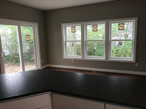 4th image of 444 Oakmoor Ave