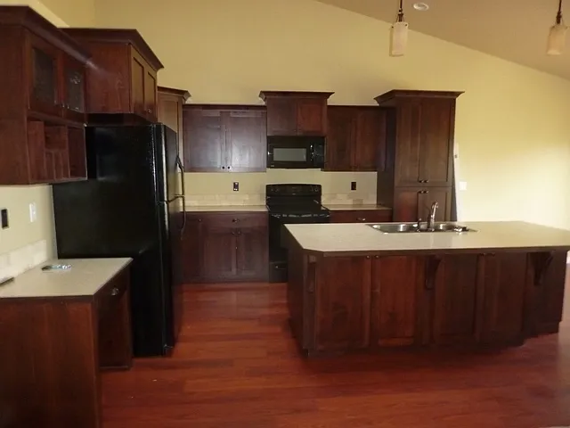 Spacious & Bright — Photo 3