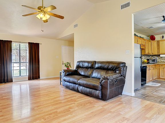 3rd image of 7509 Ashwood Cir