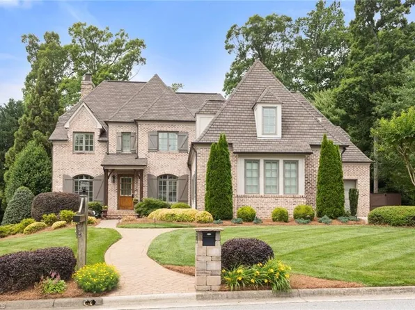 3105 Wynnewood Dr, Greensboro, NC 27408