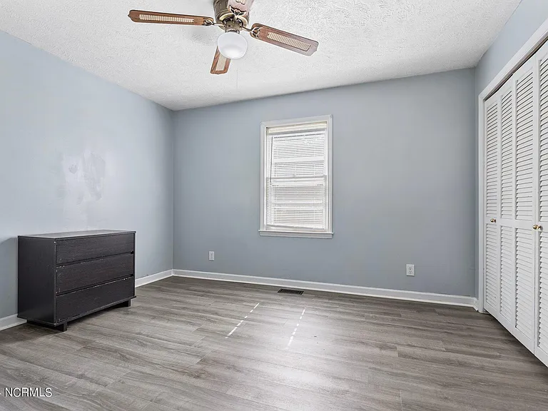 1708 N Poplar St — Photo 15